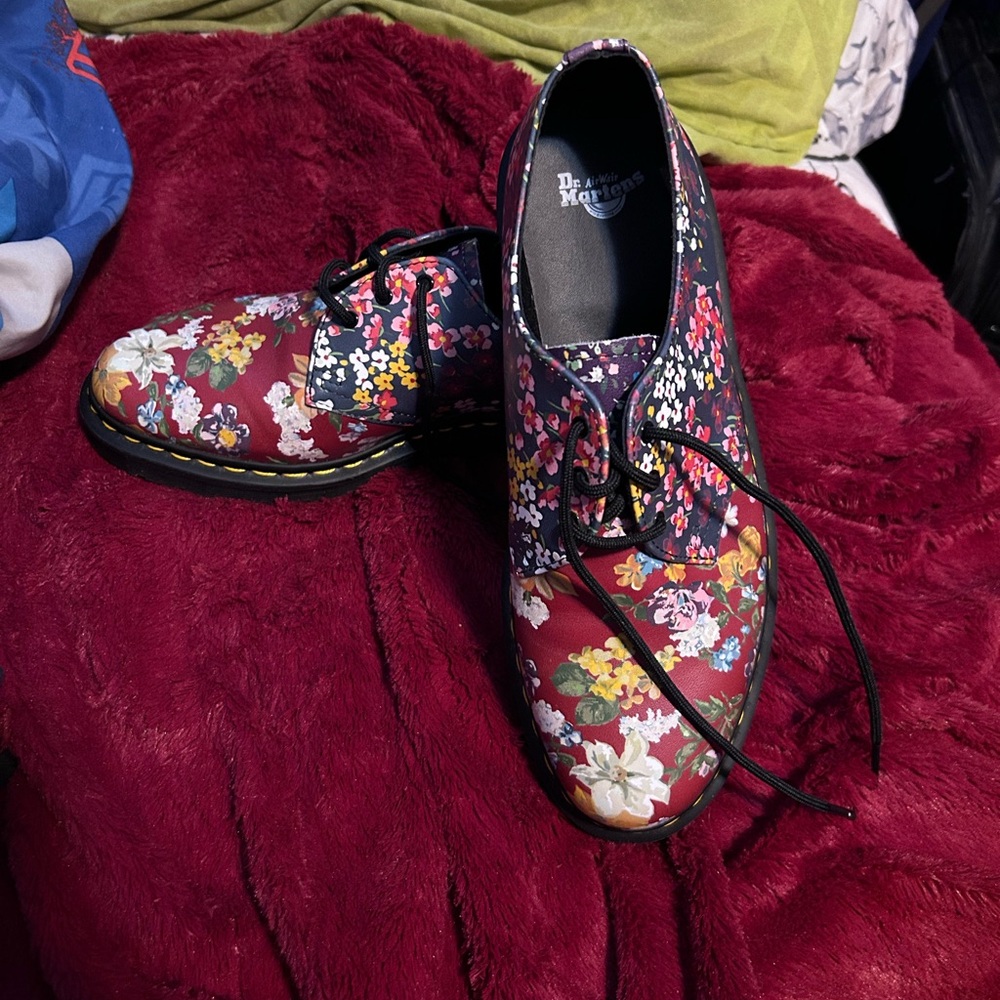 Dr. Martens Women's Floral Lace-Up Shoes size 10-10.5
